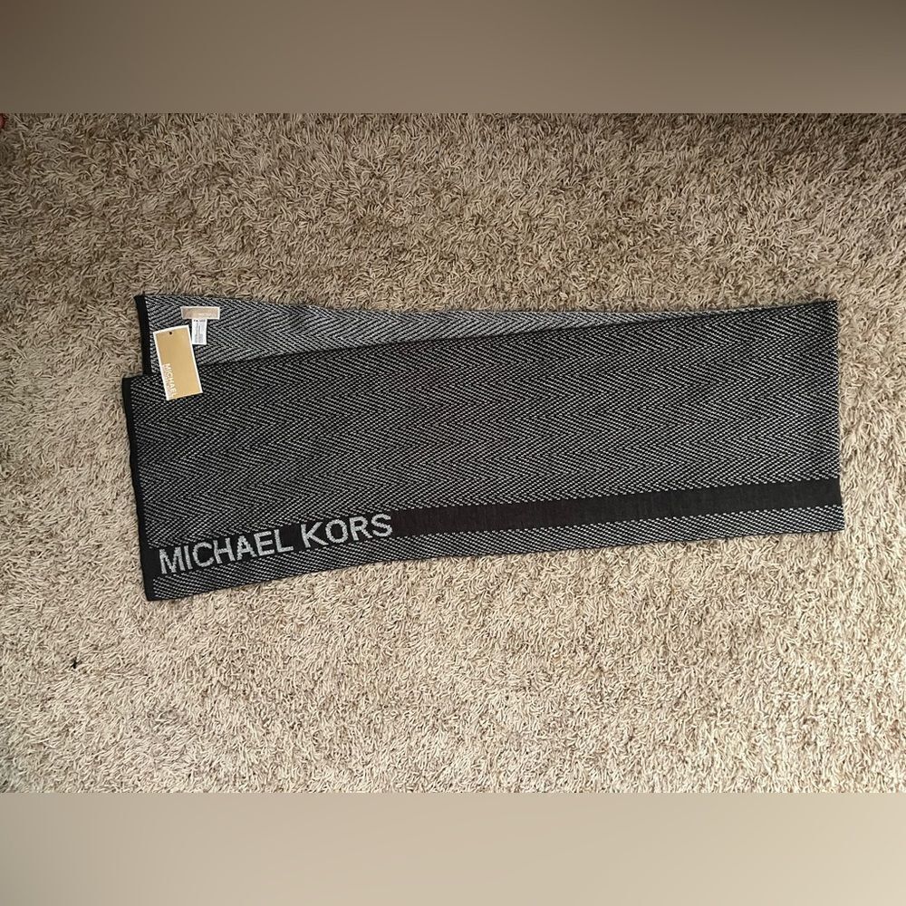 NWT Michael Kors Scarf NEW Black/Gray Sparkle NEW​